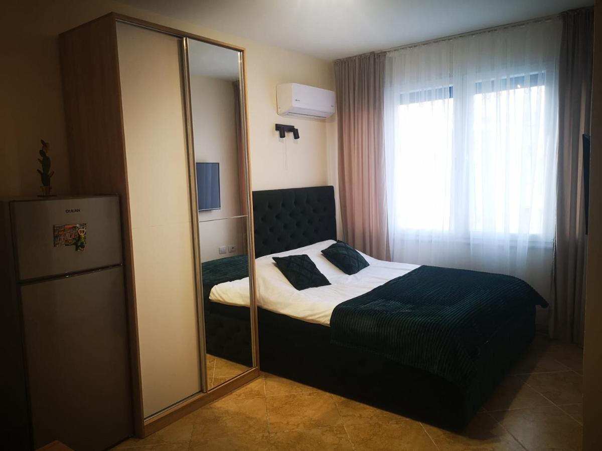Riviera Deluxe Apartments Vlorë Eksteriør bilde