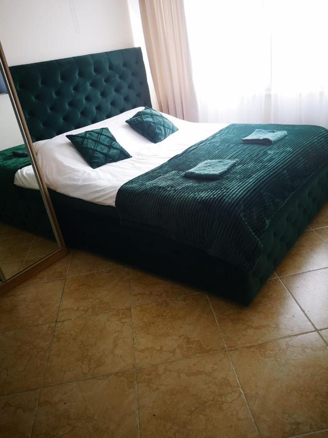 Riviera Deluxe Apartments Vlorë Eksteriør bilde